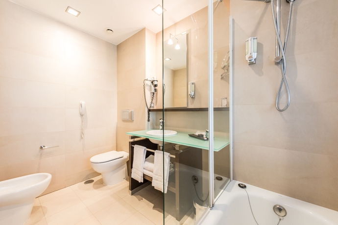 Imagen de la habitación del Hotel Mercader. Foto 6