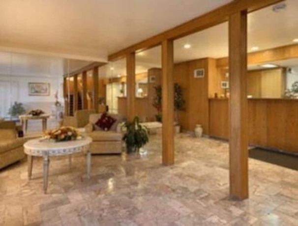 Imagen de los interiores del Hotel Merced Inn and Suites. Foto 19