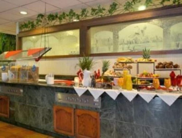 Imagen del bar/restaurante del Hotel Merced Inn and Suites. Foto 3