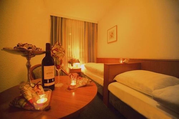 Imagen de la habitación del Hotel Mercedes Hamburg. Foto 5