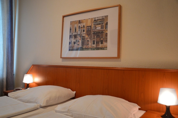 Imagen de la habitación del Hotel Mercedes Hamburg. Foto 6