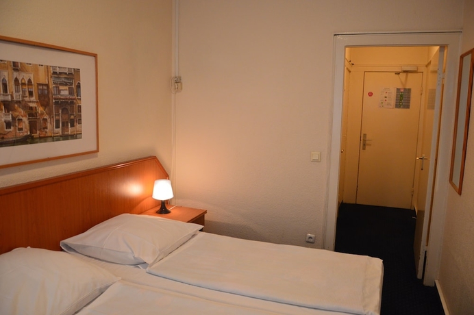 Imagen de la habitación del Hotel Mercedes Hamburg. Foto 7