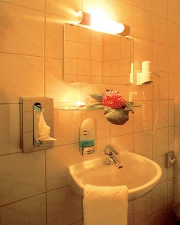 Imagen de la habitación del Hotel Mercedes Hamburg. Foto 9