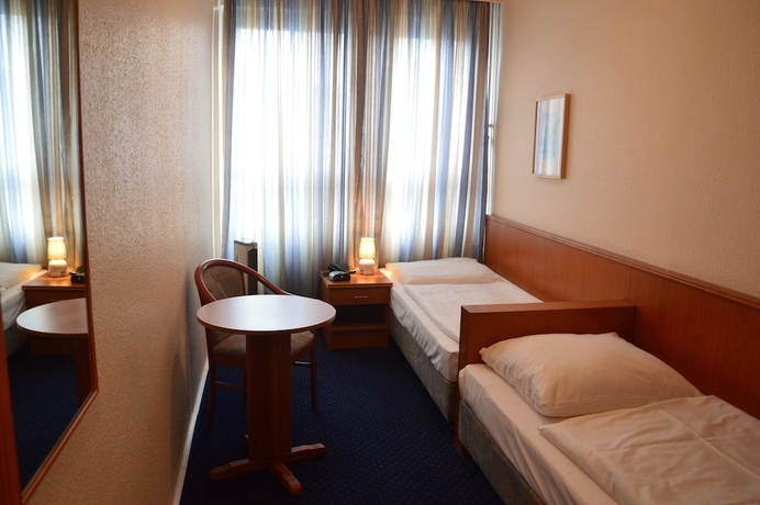 Imagen de la habitación del Hotel Mercedes Hamburg. Foto 10