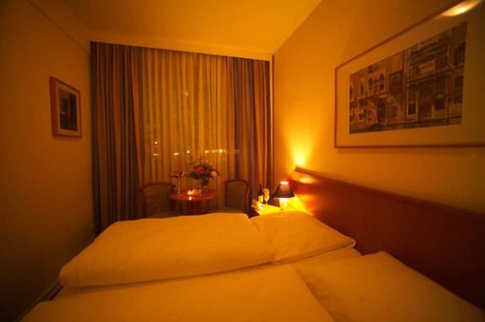 Imagen de la habitación del Hotel Mercedes Hamburg. Foto 12