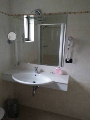 Imagen de la habitación del Hotel Mercedes, Limone sul Garda. Foto 5