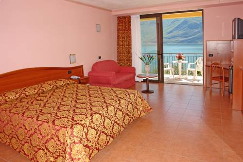 Imagen de la habitación del Hotel Mercedes, Limone sul Garda. Foto 11