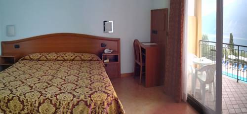 Imagen de la habitación del Hotel Mercedes, Limone sul Garda. Foto 12