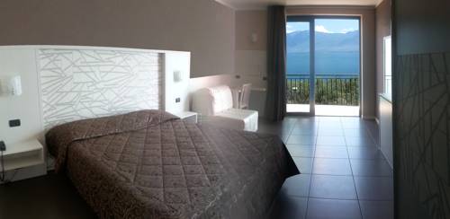 Imagen de la habitación del Hotel Mercedes, Limone sul Garda. Foto 13