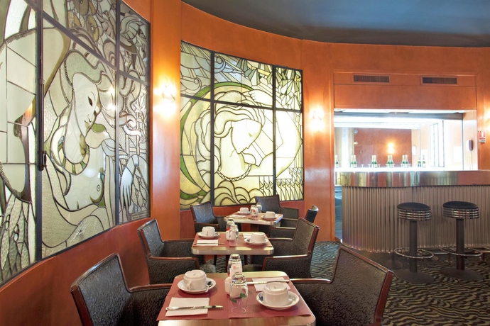 Imagen del bar/restaurante del Hotel Mercedes, París. Foto 2