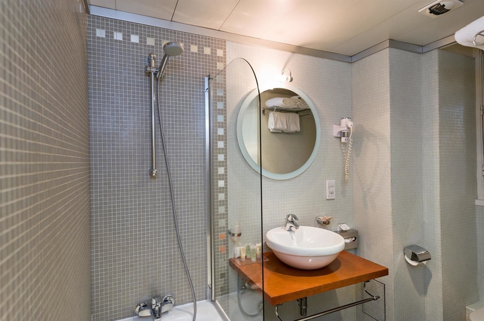 Imagen de la habitación del Hotel Mercedes, París. Foto 6