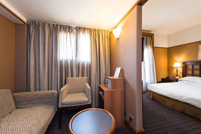 Imagen de la habitación del Hotel Mercedes, París. Foto 8