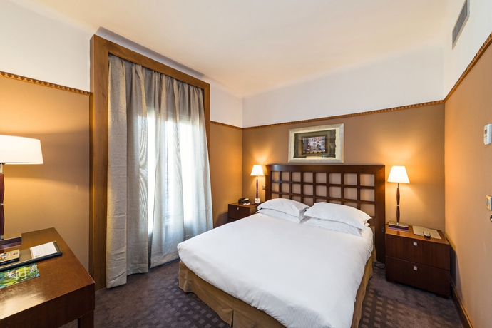 Imagen de la habitación del Hotel Mercedes, París. Foto 10