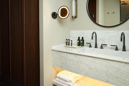 Imagen de la habitación del Hotel Mercer Plaza Sevilla 5 Gl. Foto 9