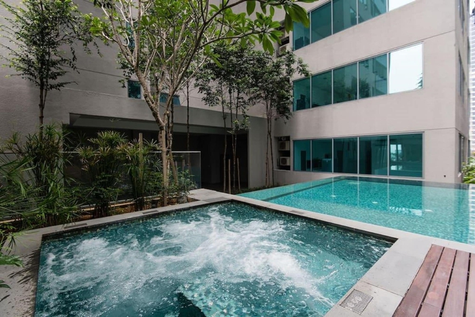 Imagen de la piscina del Hotel Mercu Summer Suite Klcc At Penguin Homes. Foto 15