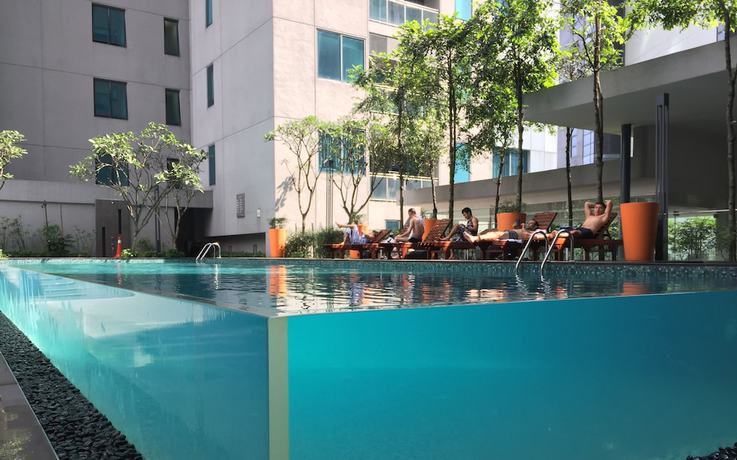 Imagen de la piscina del Hotel Mercu Summer Suites Freluxe Homestay. Foto 17