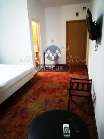 Imagen de la habitación del Hotel Mercur. Foto 7