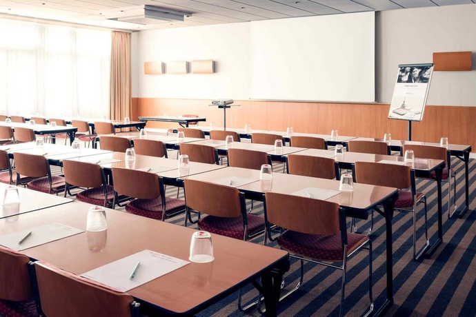 Imagen de los interiores del Hotel Mercure Airport Berlin Tegel. Foto 14