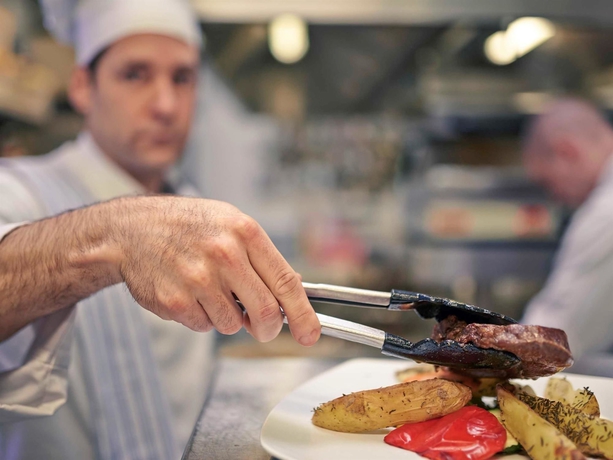 Imagen del bar/restaurante del Hotel Mercure Airport Berlin Tegel. Foto 8