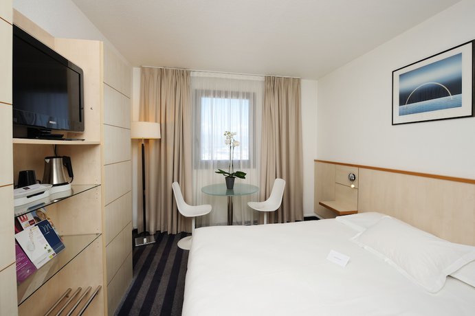 Imagen de la habitación del Hotel Mercure Ajaccio. Foto 13