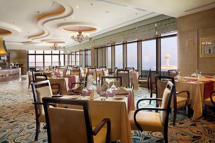 Imagen del bar/restaurante del Hotel Mercure Al Khobar. Foto 8