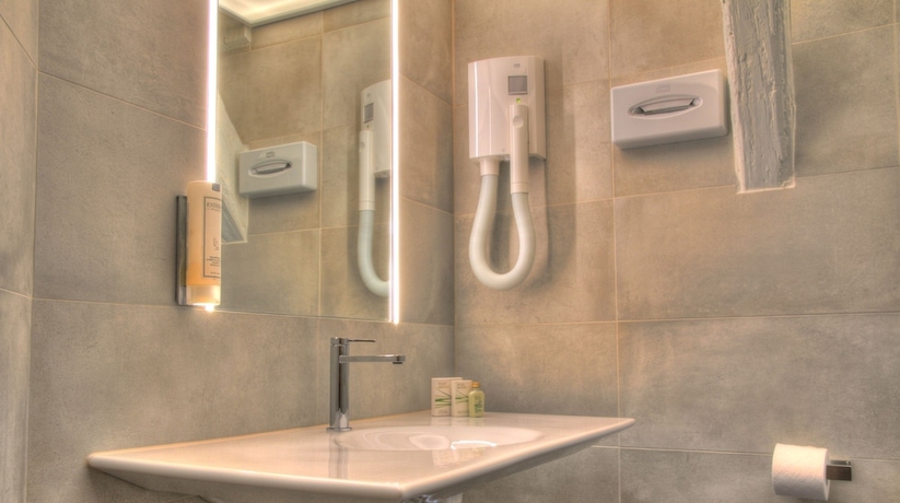 Imagen de la habitación del Hotel Mercure Alger Aeroport. Foto 15