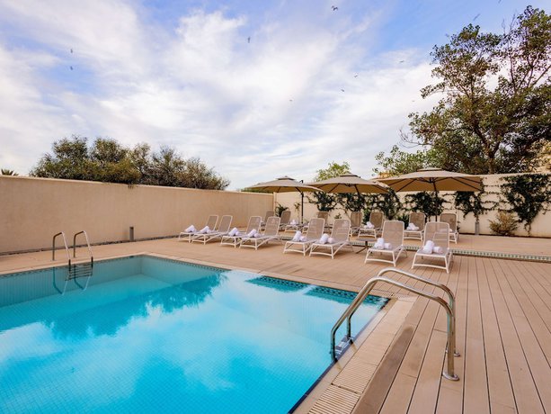 Imagen de la piscina del Hotel Mercure Alger Palais Des Congres. Foto 13