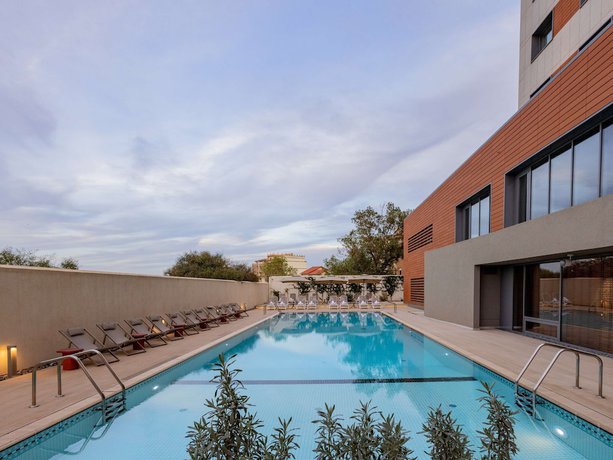Imagen de la piscina del Hotel Mercure Alger Palais Des Congres. Foto 16