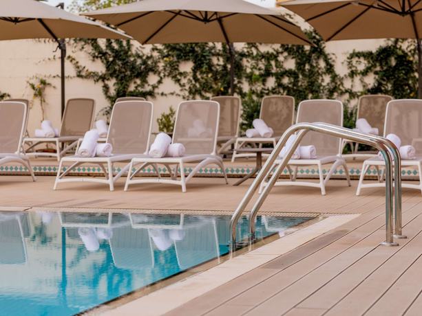 Imagen de la piscina del Hotel Mercure Alger Palais Des Congres. Foto 17