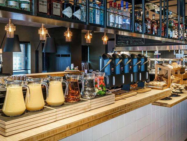 Imagen del bar/restaurante del Hotel Mercure Amsterdam Sloterdijk Station. Foto 2