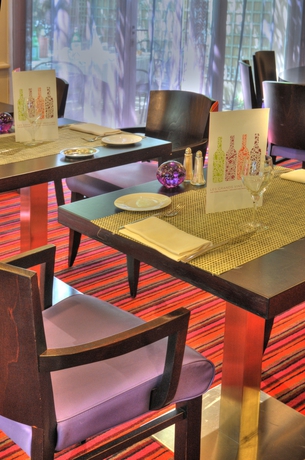 Imagen del bar/restaurante del Hotel Mercure Antibes Sophia Antipolis. Foto 7