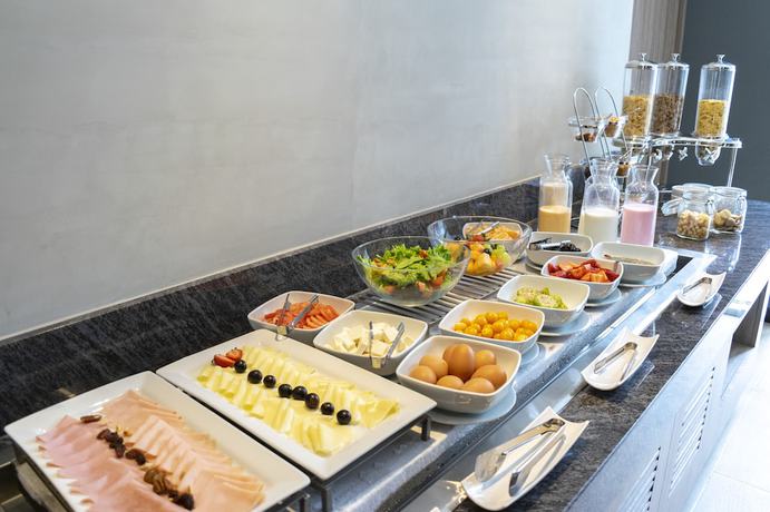 Imagen del bar/restaurante del Hotel Mercure Ariosto Lima. Foto 6