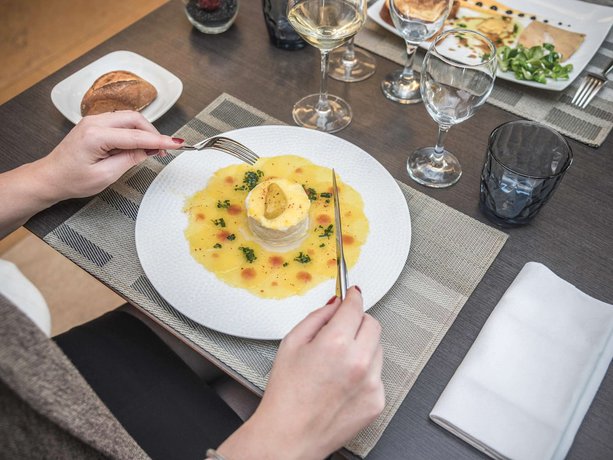 Imagen del bar/restaurante del Hotel Mercure Auxerre Autoroute Du Soleil. Foto 7