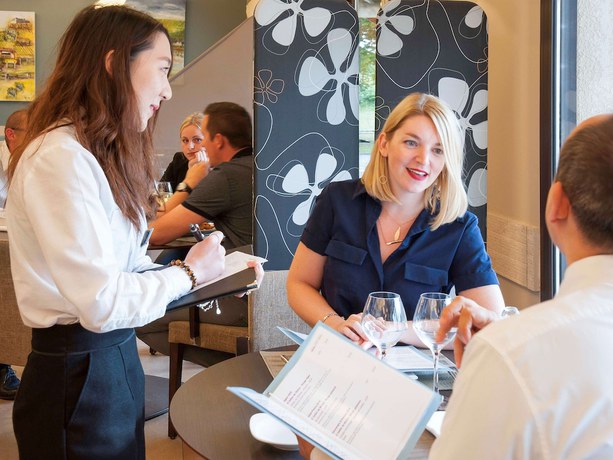 Imagen del bar/restaurante del Hotel Mercure Auxerre Autoroute Du Soleil. Foto 8