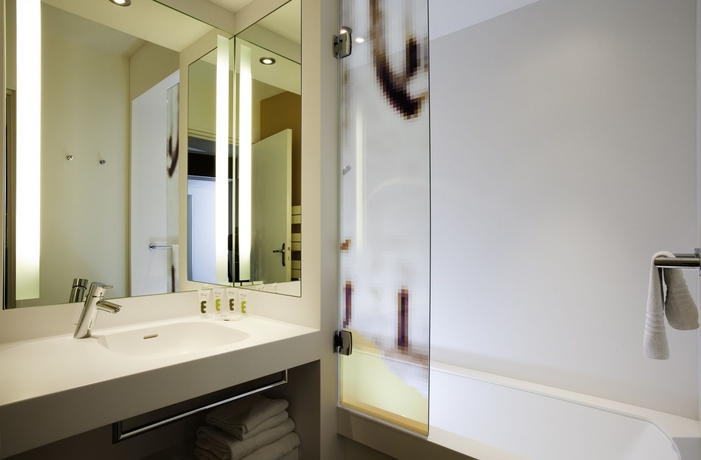 Imagen de la habitación del Hotel Mercure Avignon Centre Palais Des Papes. Foto 11