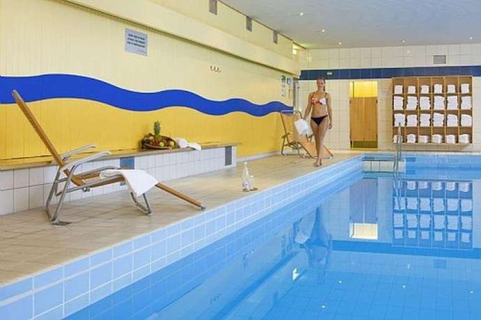 Imagen de la piscina del Hotel Mercure Bad Homburg Friedrichsdorf. Foto 20