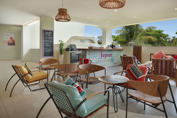 Imagen del bar/restaurante del Hotel Mercure Bali Nusa Dua. Foto 2