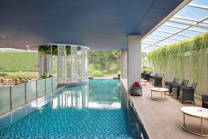 Imagen de la piscina del Hotel Mercure Bandung Nexa Supratman. Foto 18