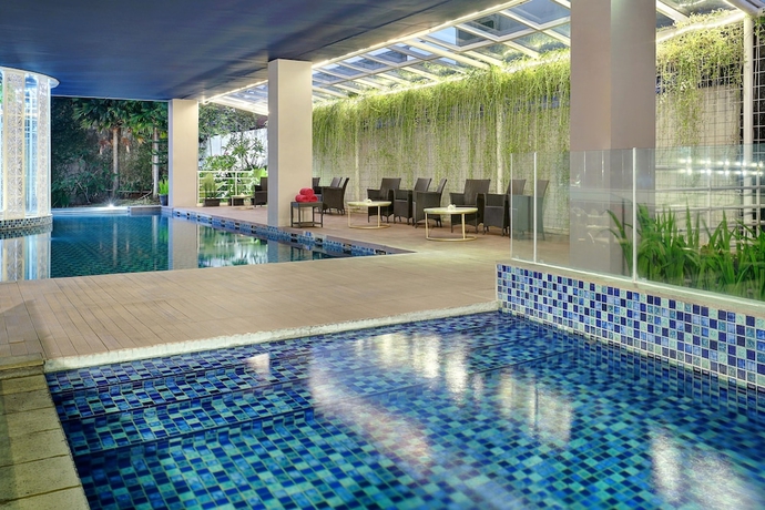 Imagen de la piscina del Hotel Mercure Bandung Nexa Supratman. Foto 19