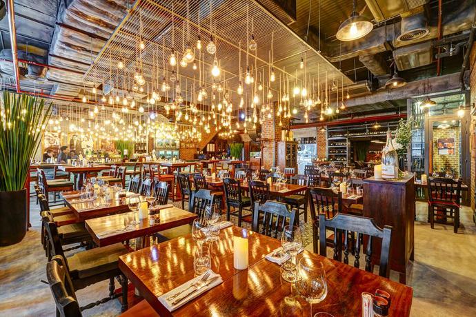 Imagen del bar/restaurante del Hotel Mercure Bangkok Sukhumvit 11. Foto 4