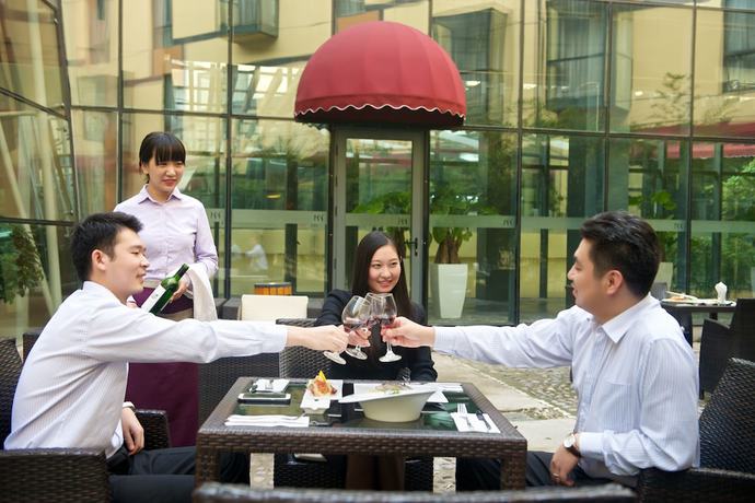 Imagen del bar/restaurante del Hotel Mercure Beijing Downtown. Foto 2