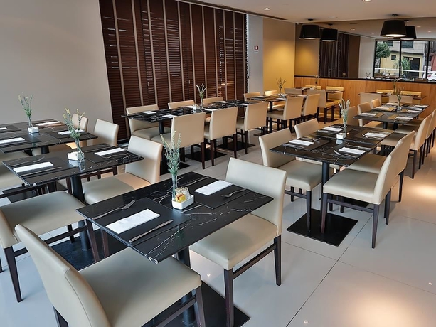 Imagen del bar/restaurante del Hotel Mercure Belém Boulevard. Foto 2