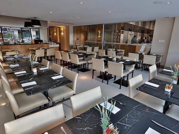 Imagen del bar/restaurante del Hotel Mercure Belém Boulevard. Foto 3