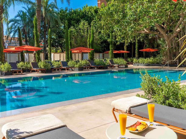 Imagen de la piscina del Hotel Mercure Benidorm. Foto 20