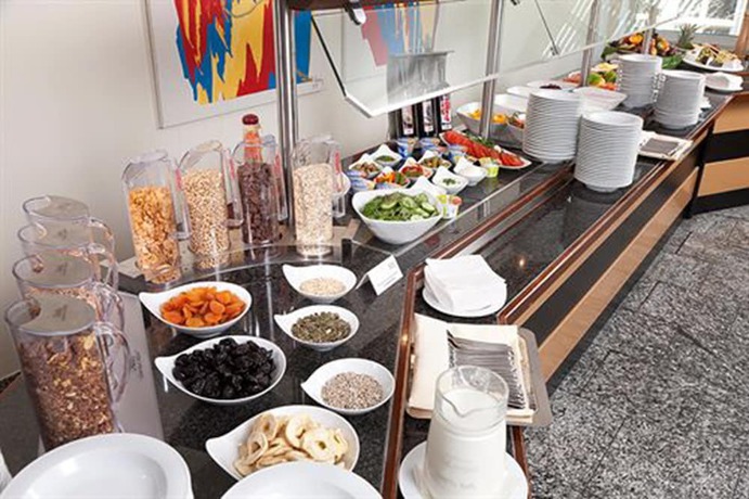 Imagen del bar/restaurante del Hotel Mercure Berlin Tempelhof. Foto 10