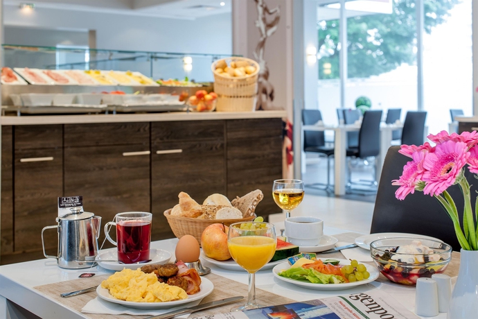 Imagen del bar/restaurante del Hotel Mercure Berlin am Alexanderplatz. Foto 6