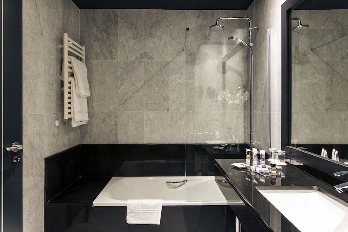 Imagen de la habitación del Hotel Mercure Bilbao Jardines De Albia. Foto 10