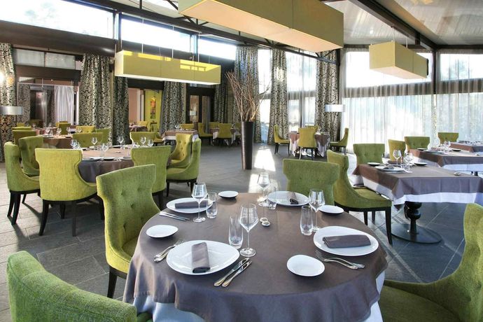 Imagen del bar/restaurante del Hotel Mercure Brignoles Golf De Barbaroux. Foto 6