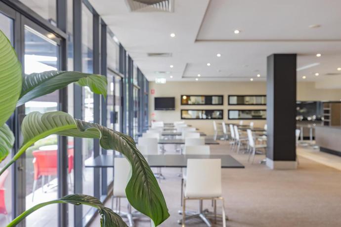 Imagen de los interiores del Hotel Mercure Brisbane Garden City. Foto 9