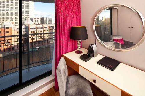 Imagen de la habitación del Hotel Mercure Bristol Brigstow. Foto 7